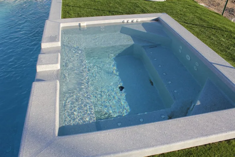Jacuzzi d'extérieur, Aubagne, Lily Sun Piscine
