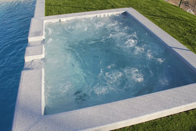 Jacuzzi d'extérieur, Aubagne, Lily Sun Piscine