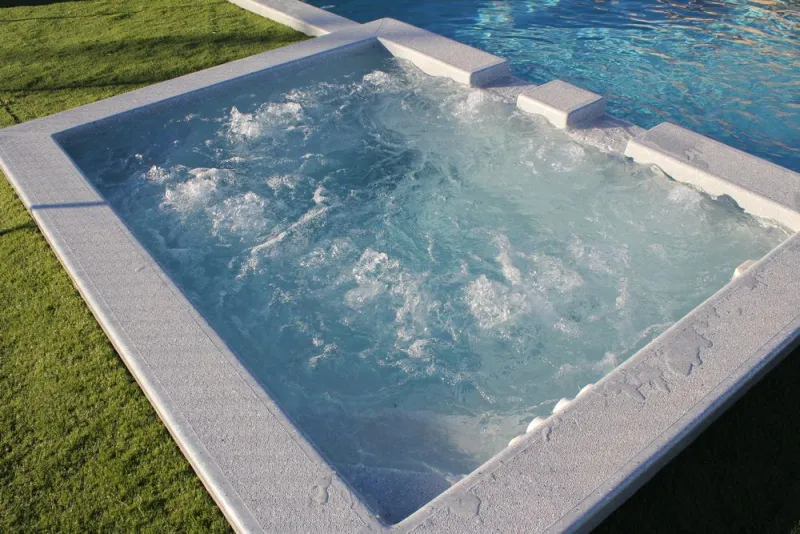 Jacuzzi d'extérieur, Aubagne, Lily Sun Piscine