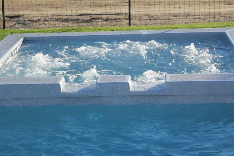 Jacuzzi d'extérieur, Aubagne, Lily Sun Piscine