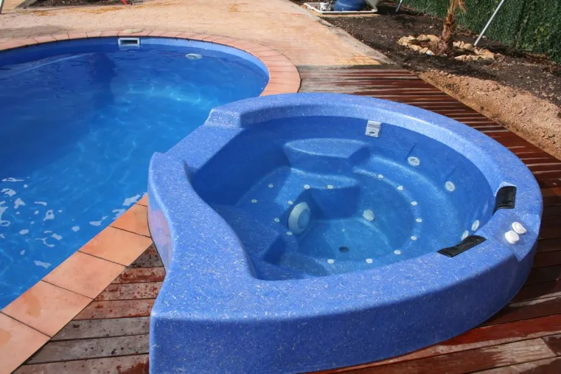 Jacuzzi d'extérieur, Aubagne, Lily Sun Piscine