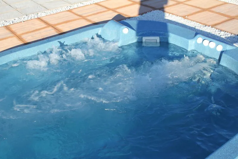 Jacuzzi d'extérieur, Aubagne, Lily Sun Piscine