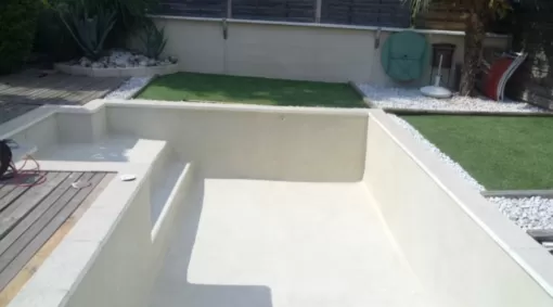 RENOVATION PISCINE CARRELAGE MOSAIQUE AVEC BASECRETE ET SKIN