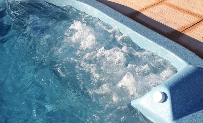 Jacuzzi d'extérieur, Aubagne, Lily Sun Piscine