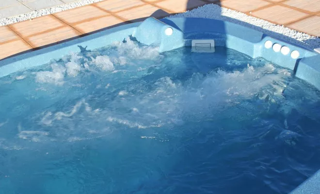 Jacuzzi d'extérieur, Aubagne, Lily Sun Piscine